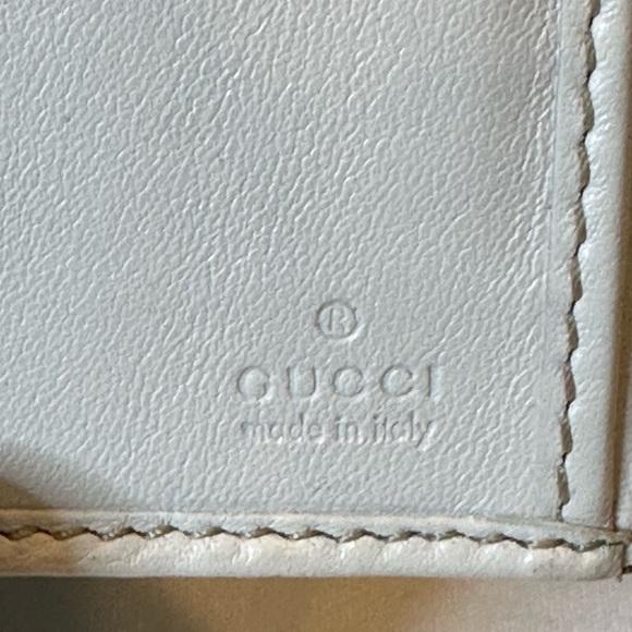 Gucci Cream Monogram Wallet with Heart Clasp - Picture 8 of 15